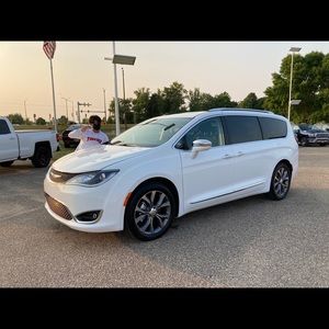 Meet your Posher, Max